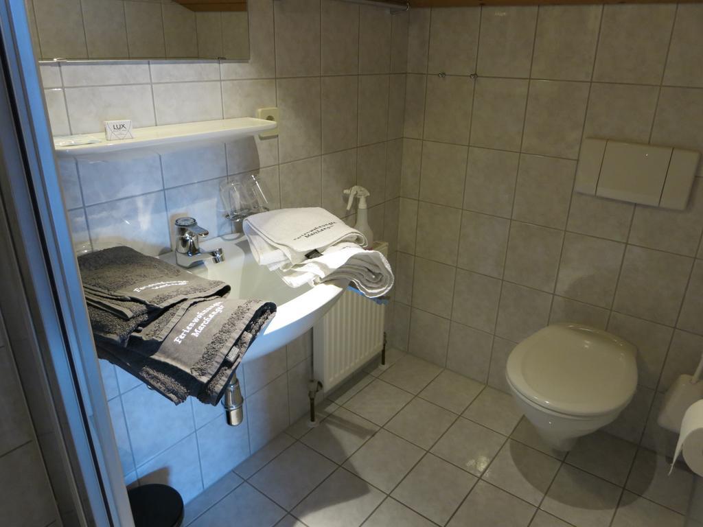 Ferienwohnungen Marchanger Niederau Szoba fotó